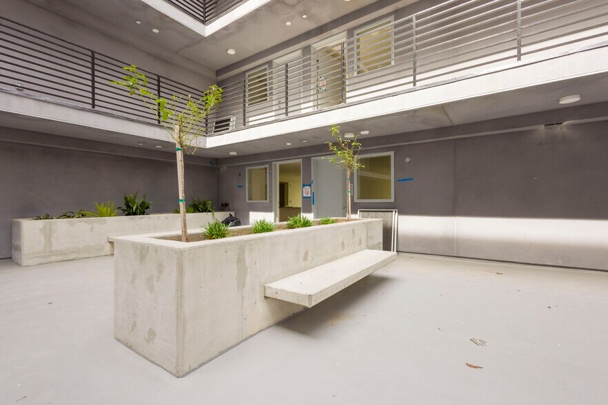 More Photos Of 14629 W Erwin St, Van Nuys Apartments For Sale