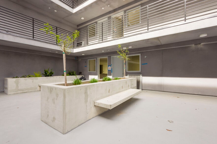 More Photos Of 14629 W Erwin St, Van Nuys Apartments For Sale