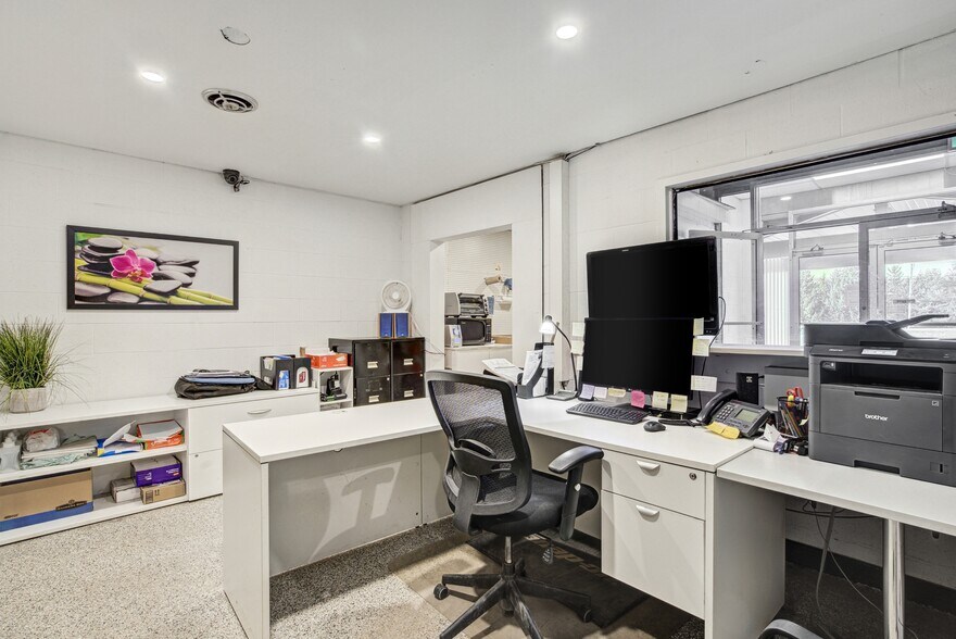 More Photos Of 1550-1560 Rue Michelin, Laval Self Storage For Sale