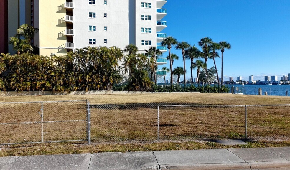 More Photos Of 386 W Blue Heron Blvd, West Palm Beach Restaurant For Lease