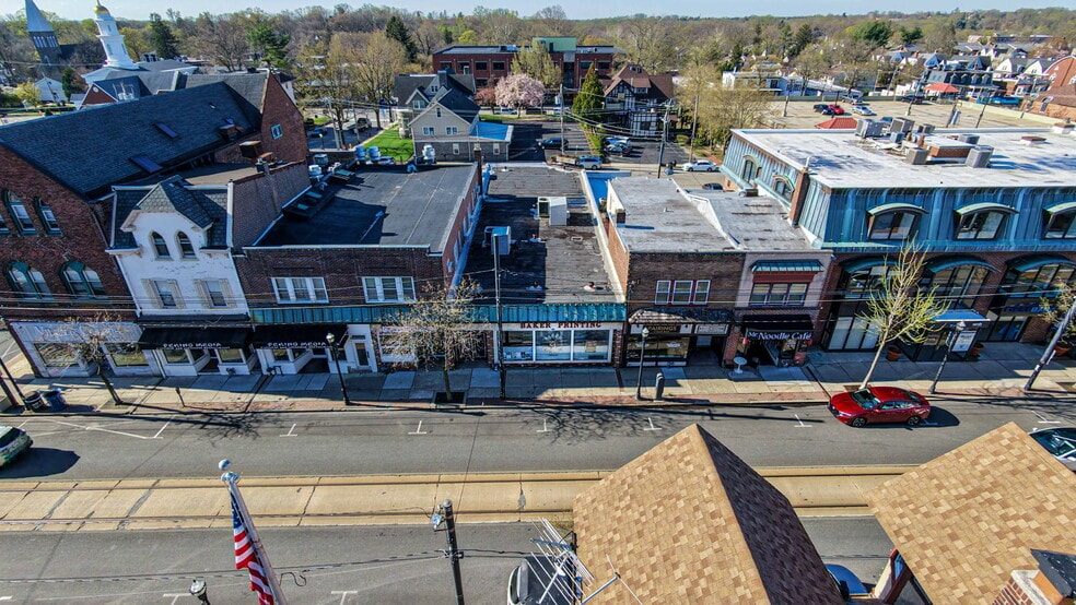 More Photos Of 10 W State St, Media Storefront For Lease