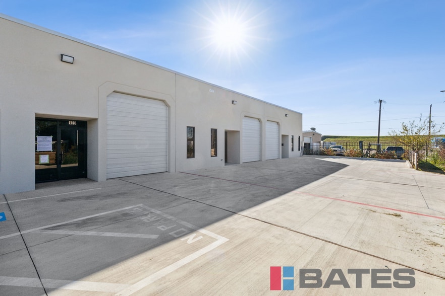 More Photos Of 4710 Carol Ln, Dallas Distribution For Lease