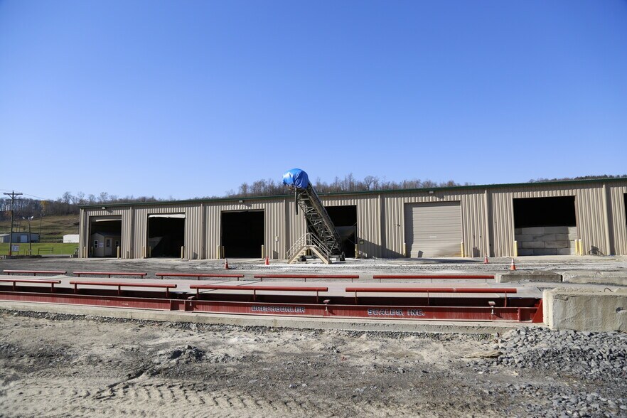 More Photos Of 255 S Plant St, Morgantown Distribution For Lease