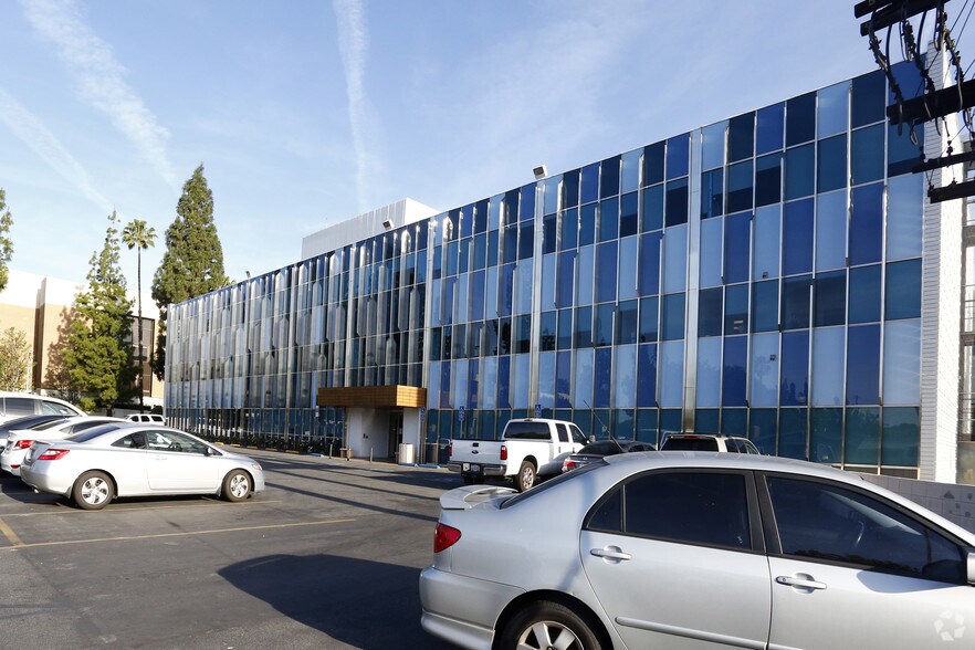 More Photos Of 18250 Roscoe Blvd, Northridge Medical For Lease