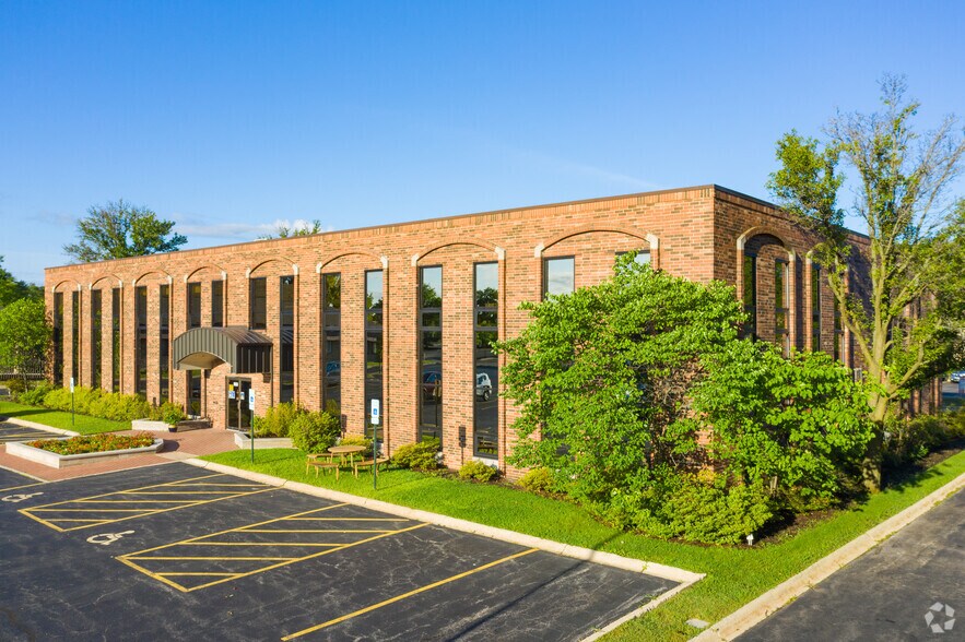 More Photos Of 625 N North Ct, Palatine Unknown For Lease