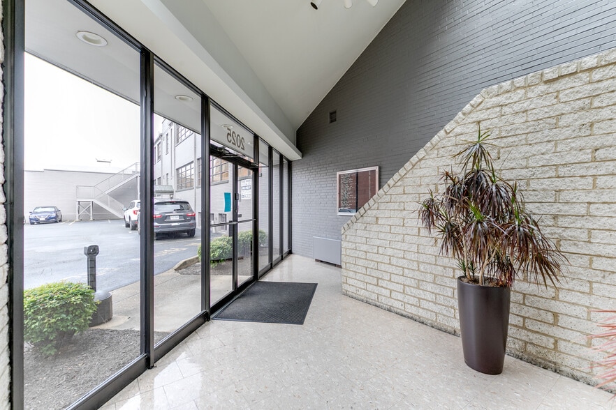 More Photos Of 2025 E Main St, Richmond Office For Lease