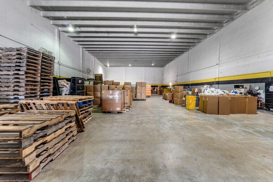 More Photos Of 2100 Nw 102nd Pl, Doral Warehouse For Lease