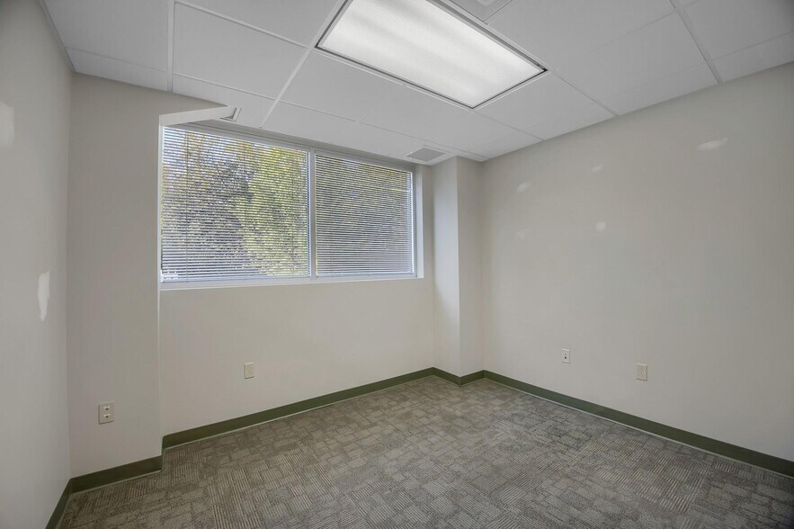 More Photos Of 21 Laurel Ave, Cornwall Medical For Lease
