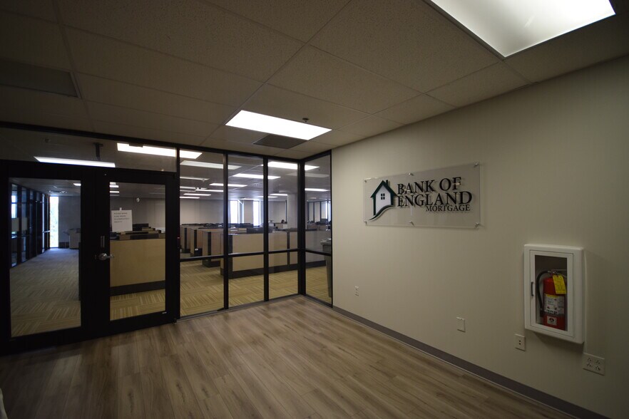 More Photos Of 5 Statehouse Plz, Little Rock Office For Sale
