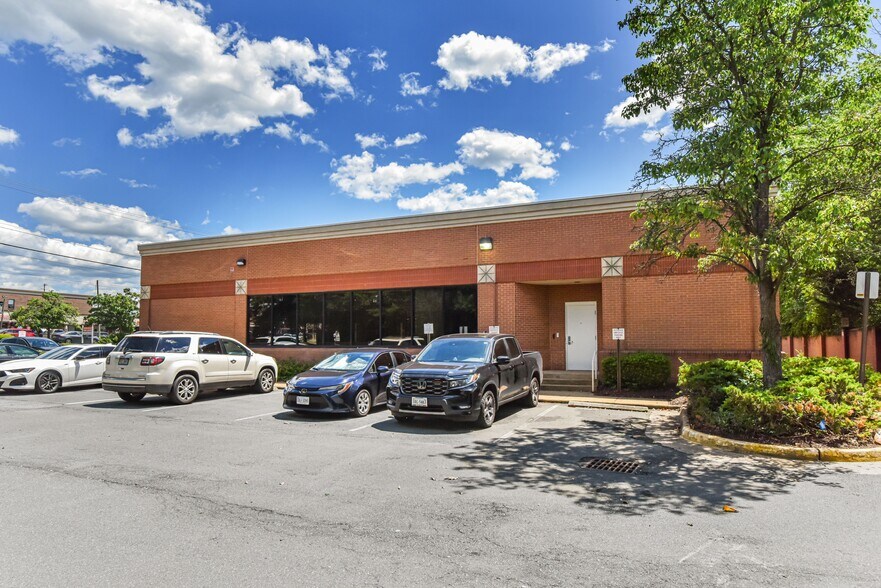 More Photos Of 6708 Backlick Rd, Springfield Bank For Lease