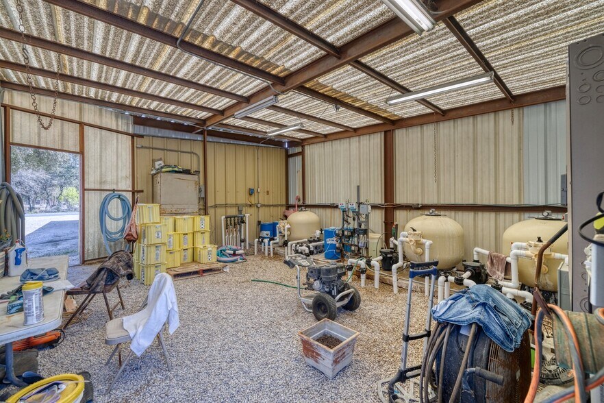 More Photos Of 49 Encino Dr, Concan Convenience Store For Sale