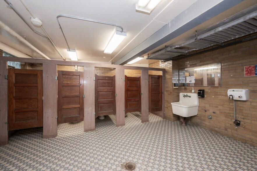 More Photos Of 200 S Oak Park Ave, Oak Park Schools For Sale
