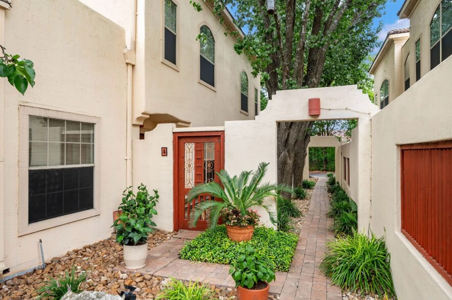 More Photos Of 207 Grandview Pl, San Antonio Apartments For Sale