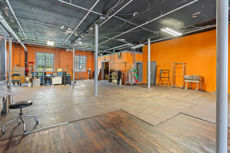 More Photos Of 500 Bridge St, Weissport Restaurant For Sale