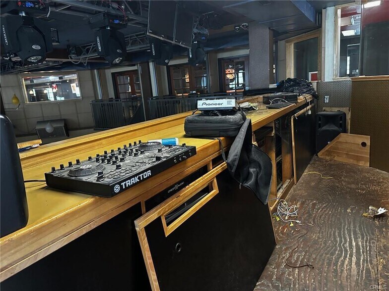 More Photos Of 200 Wall St, Chico Bar For Sale