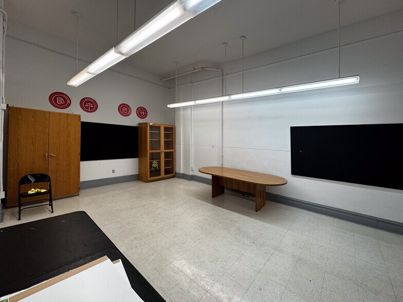 More Photos Of 500 Courtlandt Ave, Bronx Schools For Lease