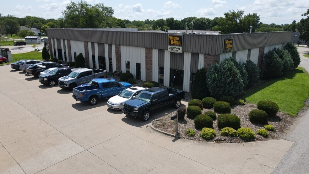 Primary Photo Of 385 SE Oralabor Rd, Ankeny Warehouse For Lease