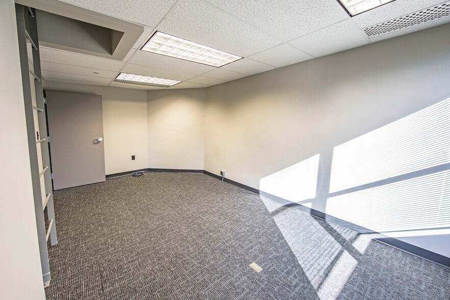 More Photos Of 826 Brookline Blvd, Pittsburgh Storefront Retail Office For Sale