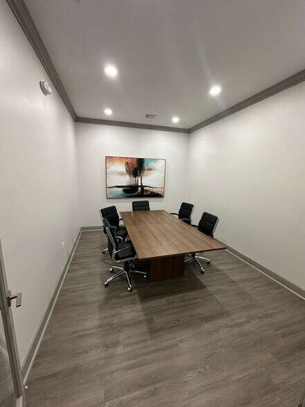 More Photos Of 410 Enterprise Dr, Oxford Office For Lease