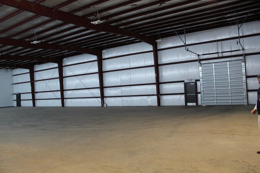 More Photos Of 7587 Sandlapper Pky, North Charleston Distribution For Lease