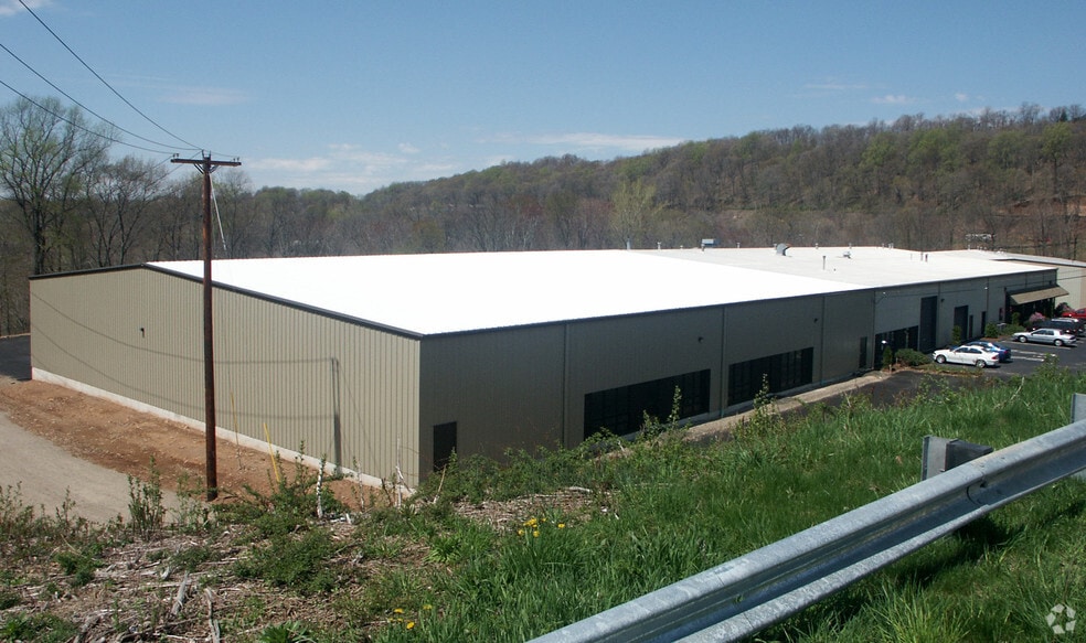Primary Photo Of 21 Commerce Dr, North Branford Warehouse For Lease