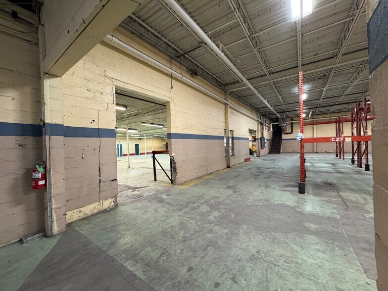 More Photos Of 195 Hudson St, Cornwall-on-Hudson Distribution For Lease