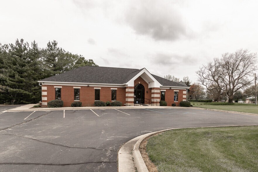 More Photos Of 4022 Arbor Ln, New Palestine Medical For Lease