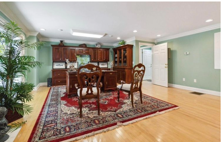 More Photos Of 853 E 4th St, London Office For Sale