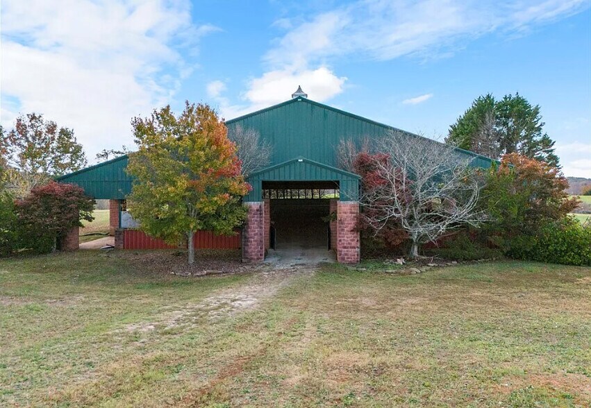 More Photos Of 715 Melton Rd, Liberty Horse Stables For Sale