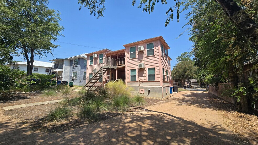 More Photos Of 1020 W French Plz, San Antonio Apartments For Sale