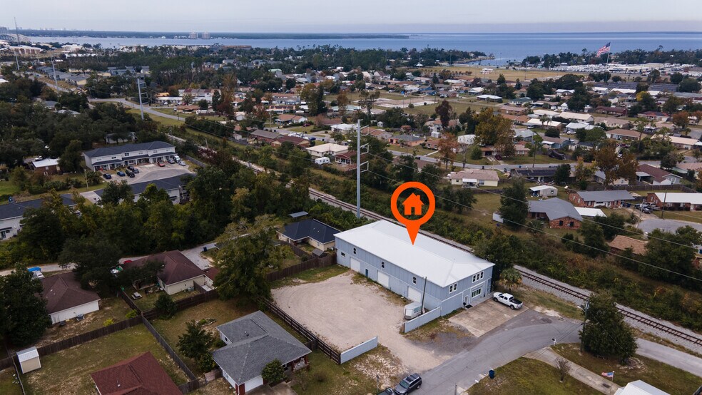 More Photos Of 1919 Drummond Ave, Panama City Distribution For Lease