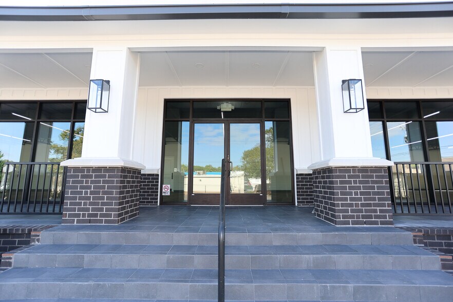 More Photos Of 2121 Timber Lane St, Conroe Storefront Retail Office For Sale