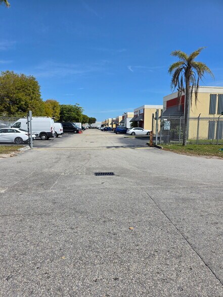 More Photos Of 3337 NW 74th Ave, Miami Warehouse For Sale