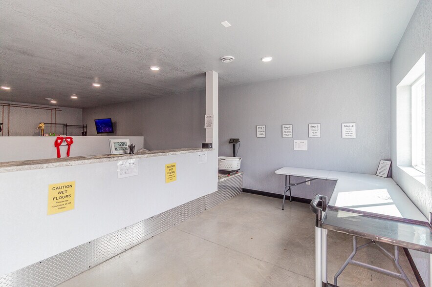 More Photos Of 1186 N Shawano St, New London General Retail For Lease
