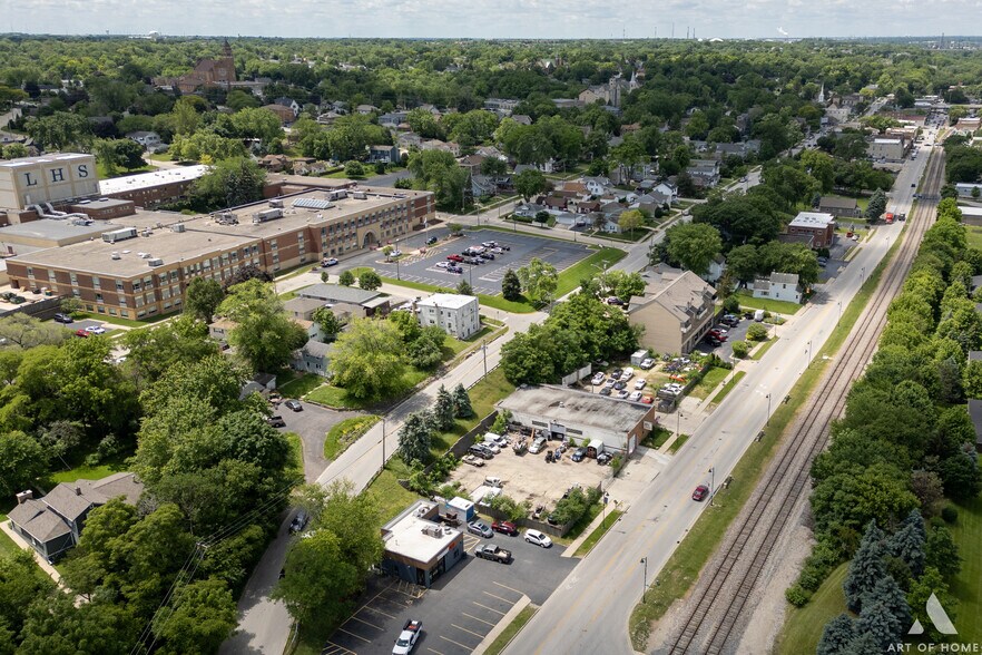 More Photos Of 926 Main St, Lemont Light Distribution For Sale