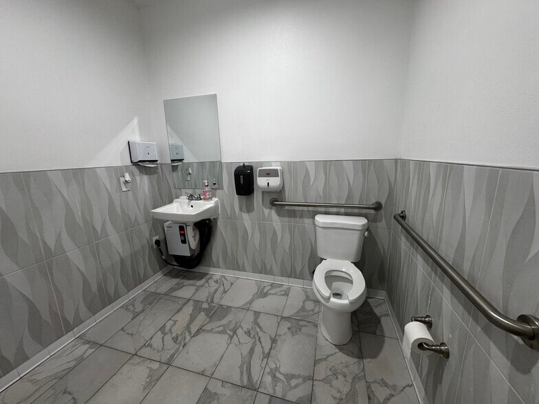 More Photos Of 12372 Garden Grove Blvd, Garden Grove Medical For Lease
