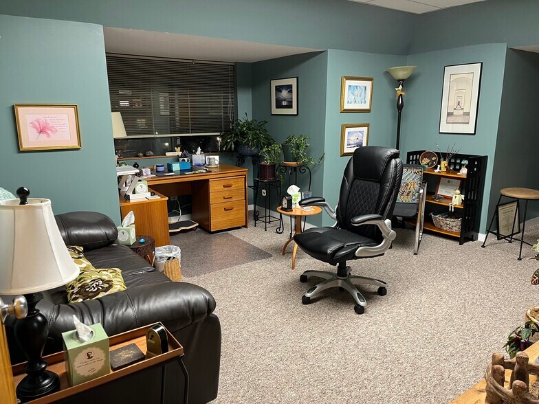 More Photos Of Putnam Offices, Norwalk Medical For Lease