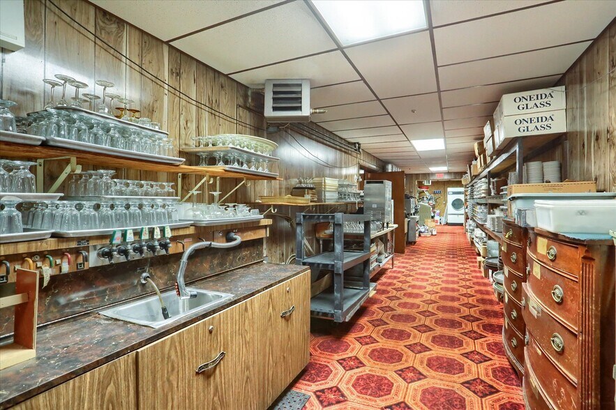 More Photos Of 145 Chamberlaine Ave, Pottsville Flex For Sale