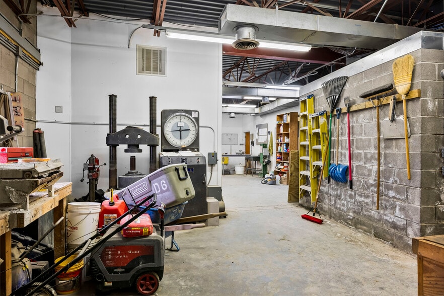 More Photos Of 433 N Pearl St, Albany Warehouse For Sale