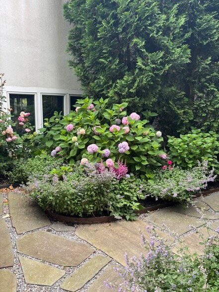 More Photos Of 126-130 N Main St, East Hampton Office For Lease