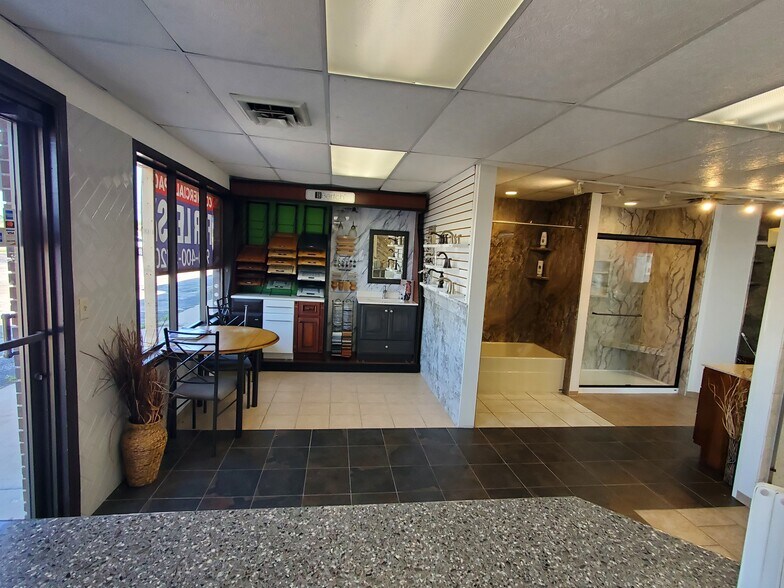More Photos Of 230 N Koeller St, Oshkosh Storefront Retail Office For Lease