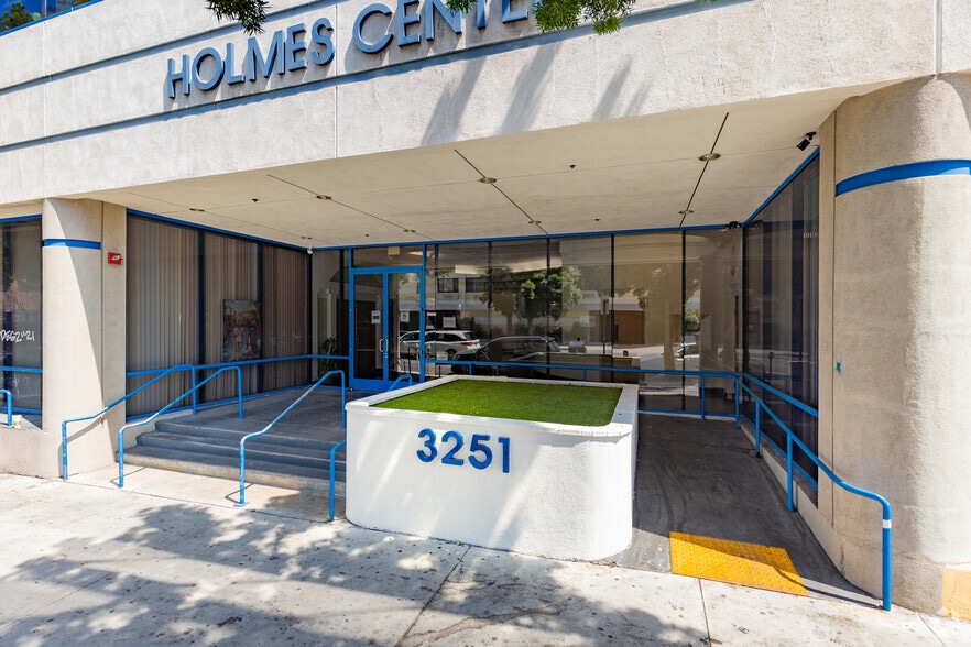 More Photos Of 3251 W 6th St, Los Angeles Office For Lease