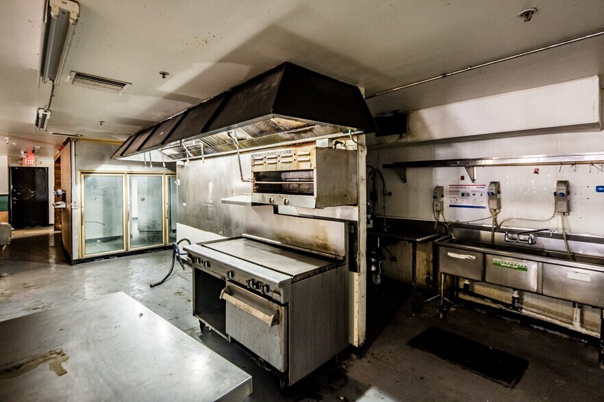 More Photos Of 790 Lake Havasu Ave N, Lake Havasu City Freestanding For Lease