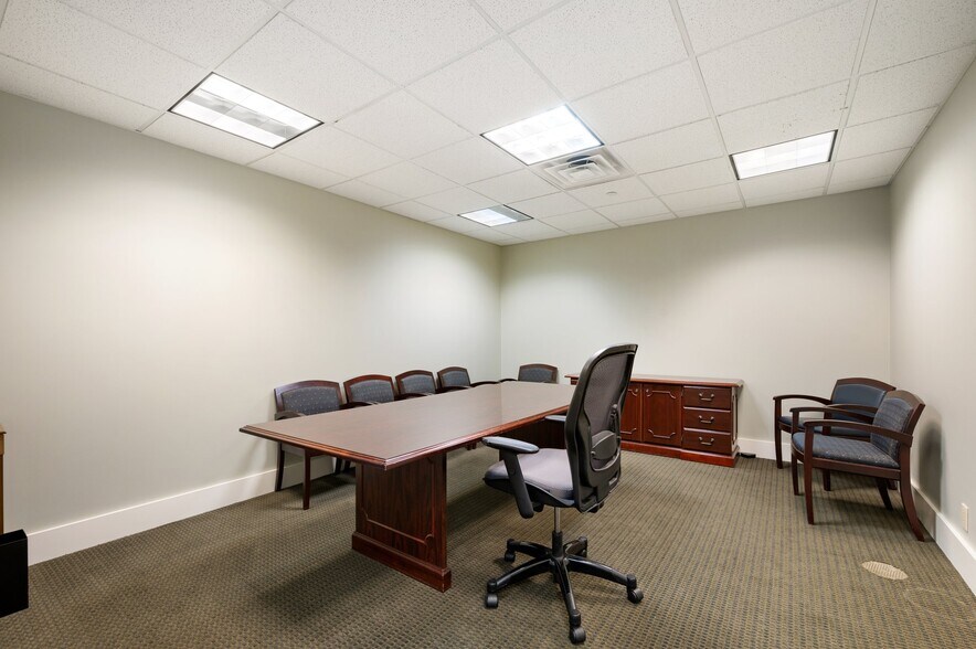 More Photos Of 580 E Main St, Norfolk Office For Lease