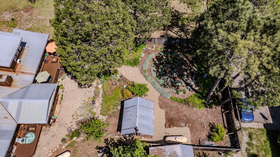 More Photos Of 21376 Consolation St, Volcano Specialty For Sale