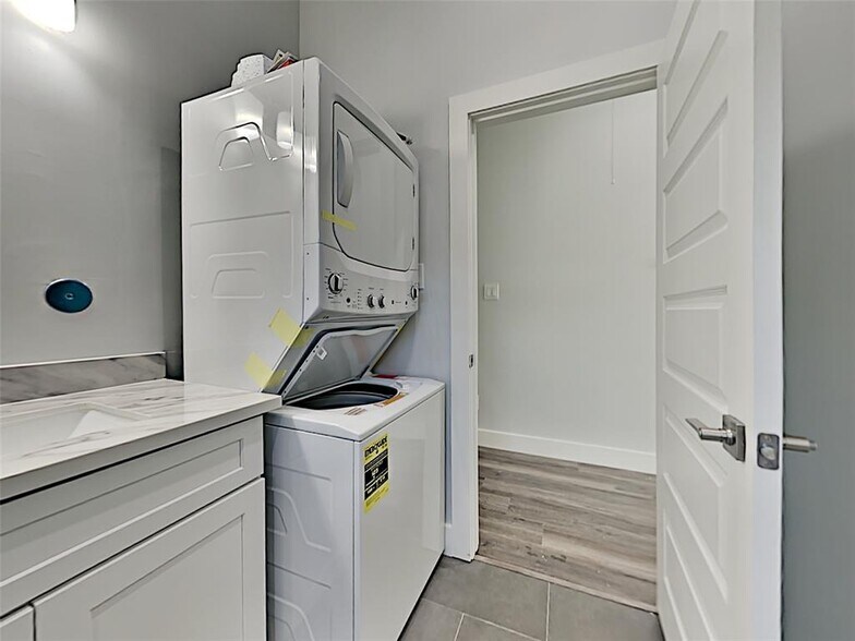 More Photos Of 2620 Delafield St, Houston Apartments For Sale