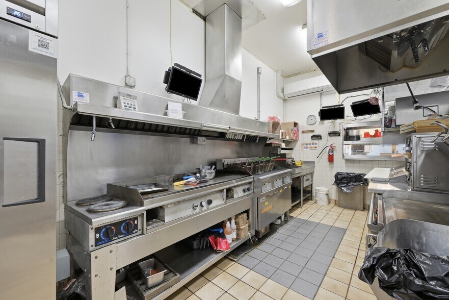 More Photos Of 47720 Or-58 Hwy, Oakridge Fast Food For Sale