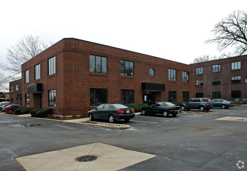 More Photos Of 122 S County Farm Rd, Wheaton Medical For Lease