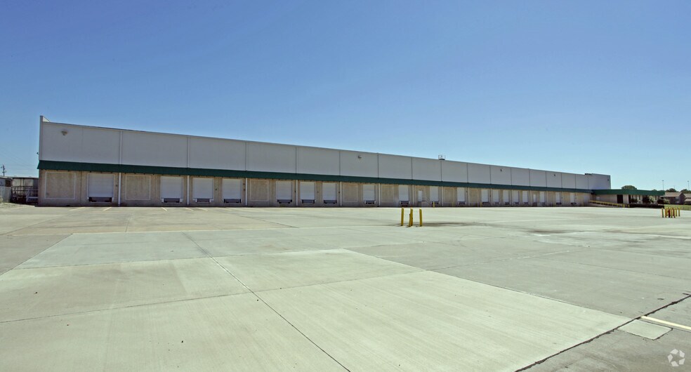 More Photos Of 1701 Timberlake Dr, Arlington Distribution For Lease