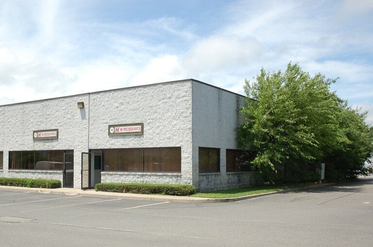 More Photos Of 2231 Fifth Ave, Ronkonkoma Warehouse For Lease
